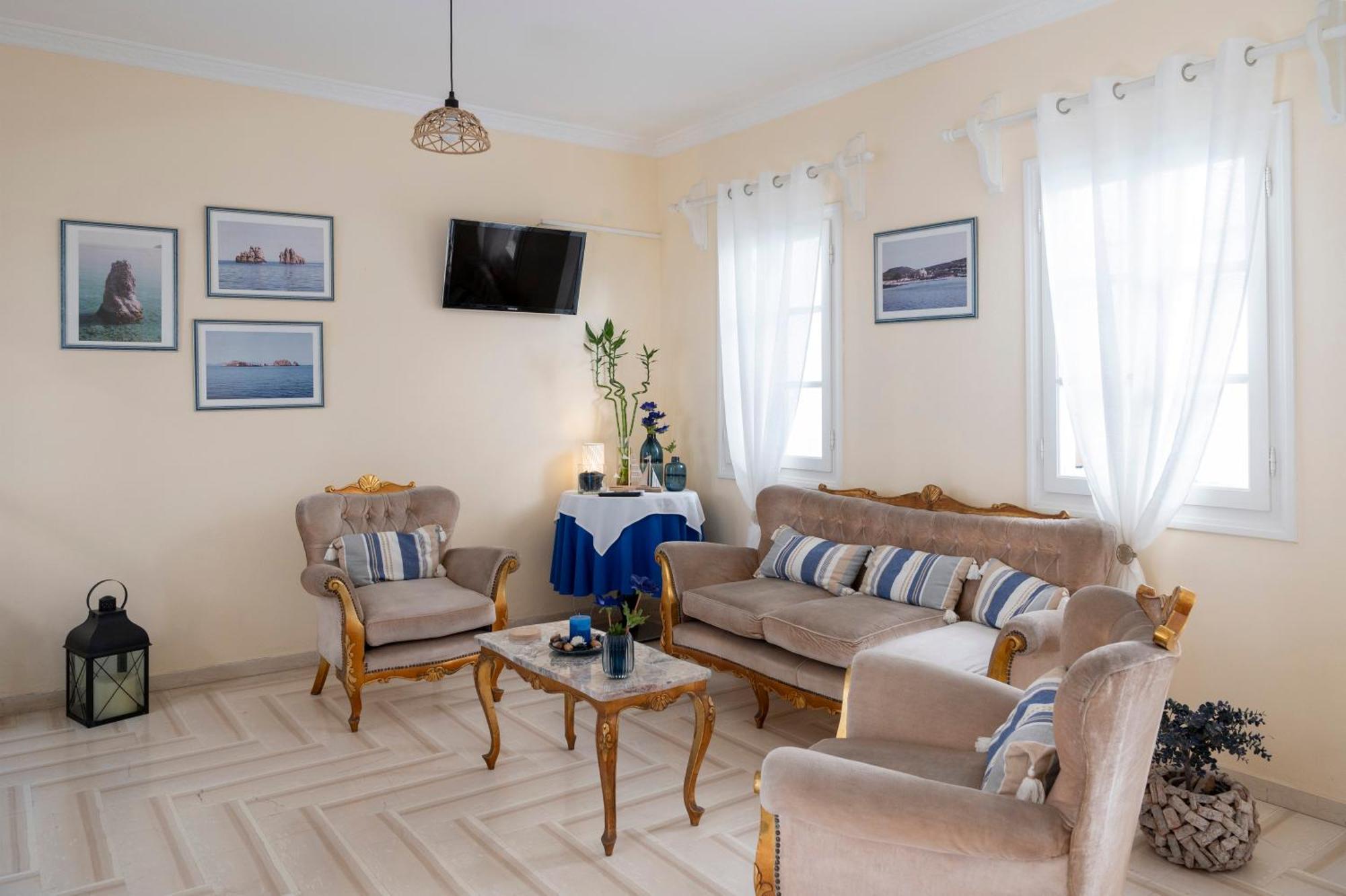 Ayeri Hotel Párosz Kültér fotó